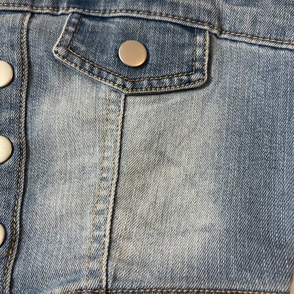 Dylan Ryan short blouse made of denim with a button design, elastic size S. - Picture 10 of 11